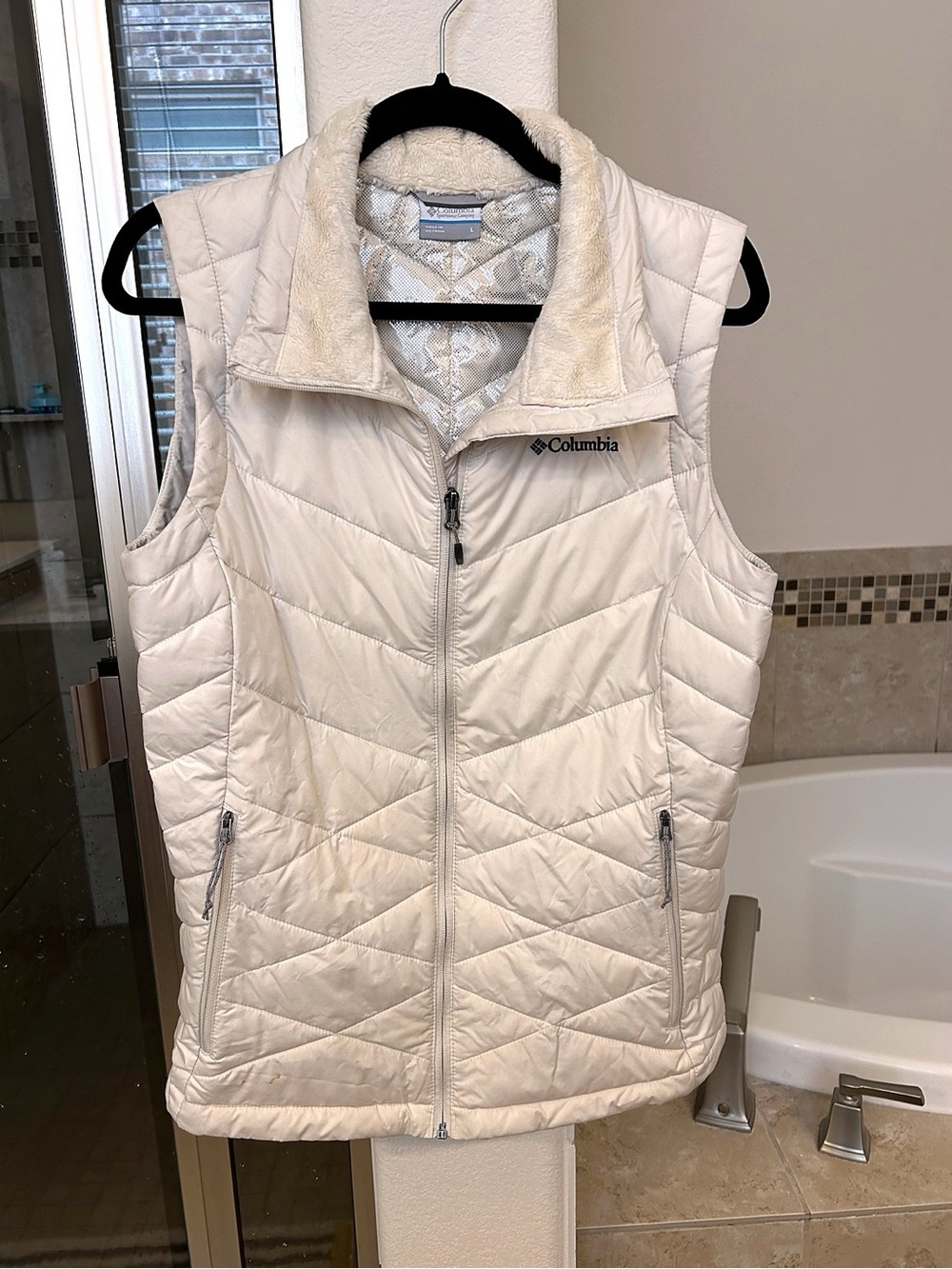 Columbia Cream Quilted Vest with Faux-Fur Collar — L